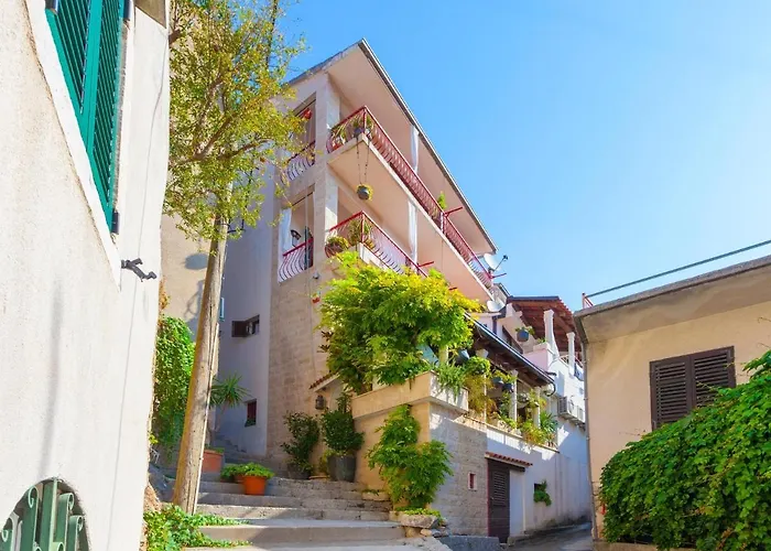 Apartments And Rooms With Wifi Makarska - 11063